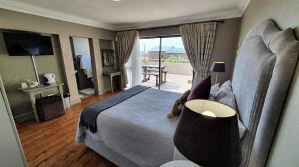 8 Bedroom Property for Sale in Myburgh Park Western Cape